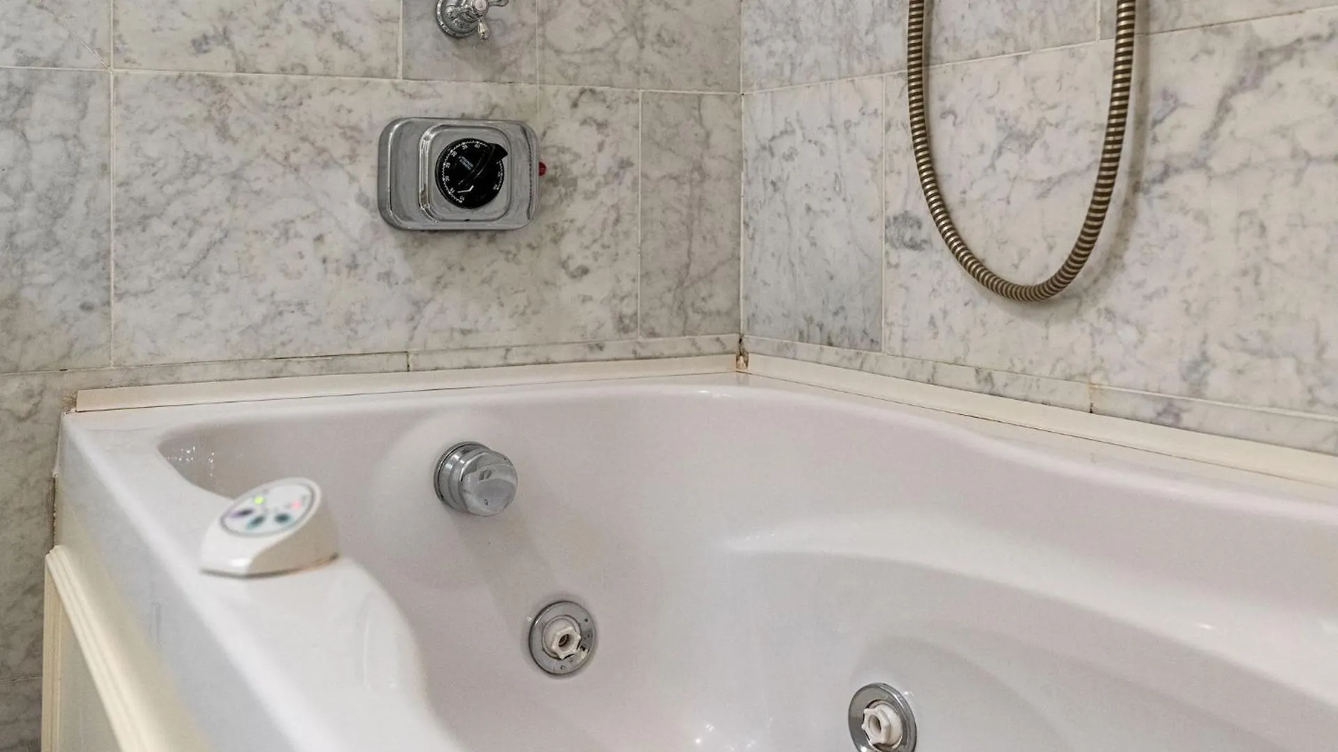 Unyca - Luxury Central Suite Firenze 0*,