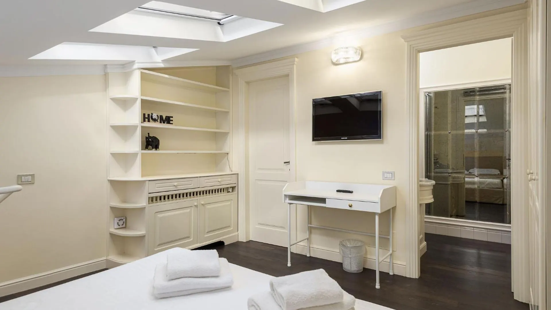 Unyca - Luxury Central Suite Firenze 0*,  Italia